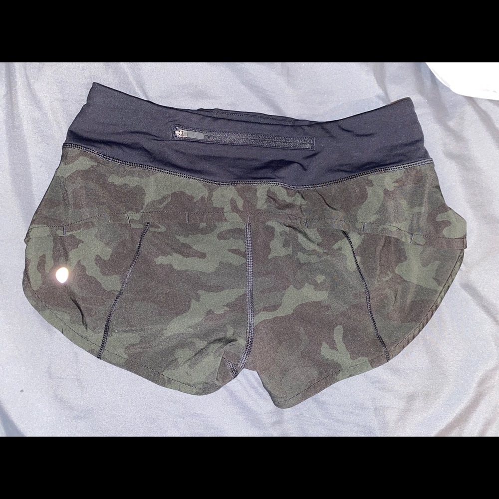 size 2 camo “speed up 2.5” lululemon shorts
